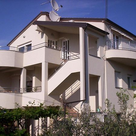 Apartment For Two 200M From The Beach Pula Buitenkant foto