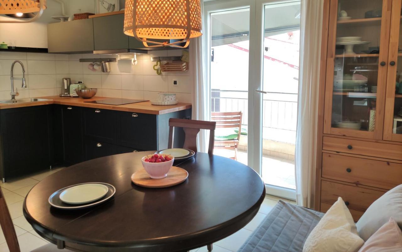 Apartment For Two 200M From The Beach Pula Buitenkant foto