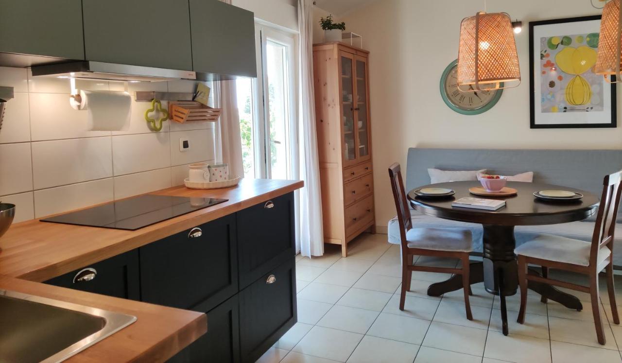 Apartment For Two 200M From The Beach Pula Buitenkant foto