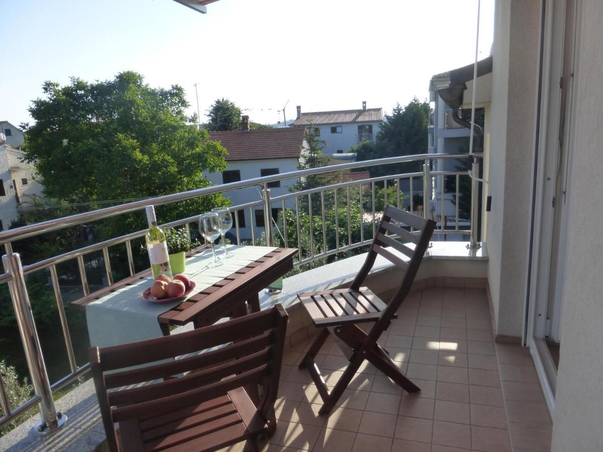 Apartment For Two 200M From The Beach Pula Buitenkant foto