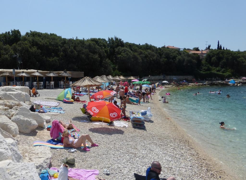 Apartment For Two 200M From The Beach Pula Buitenkant foto